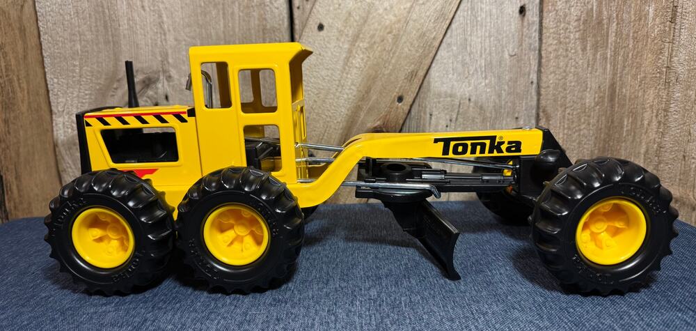 Tonka Steel Classics Road Grader - Made with Steel & Sturdy Plastic Yellow Black